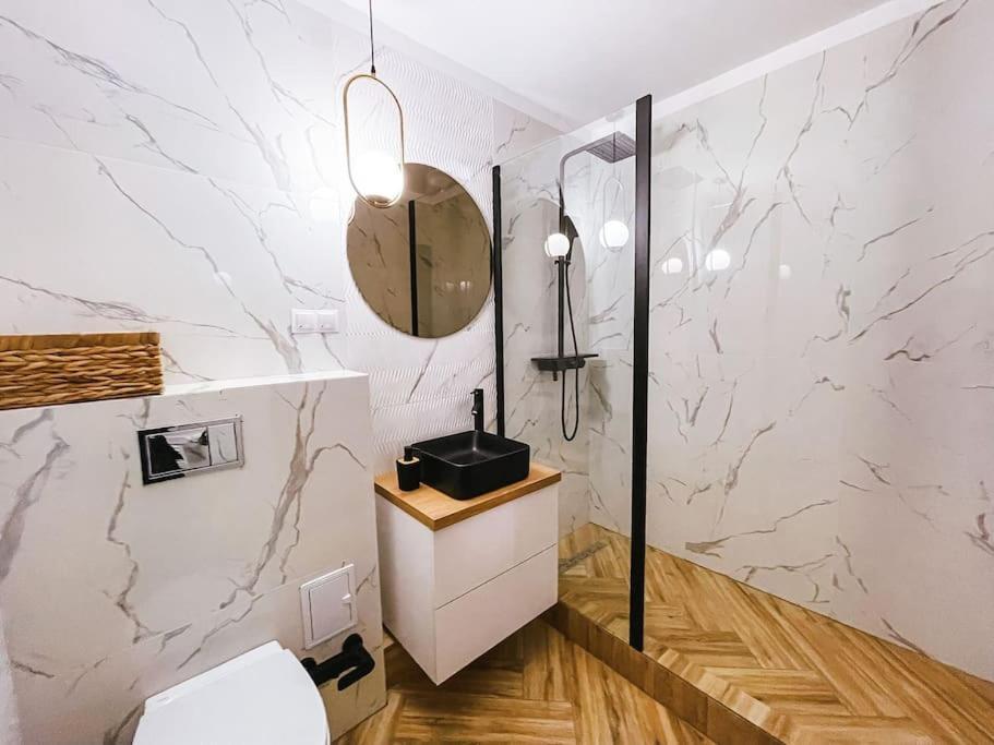 Quickspace Modern Concept Bukares Bagian luar foto